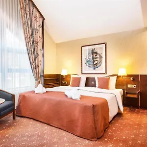 **** Otel Living Mitte Almanya